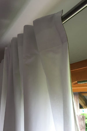 Abschirmvorhang-Idee mit Silver Tulle mit zwei Stoffschichten